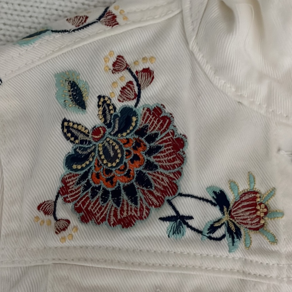 Women’s Cropped White Embroidered Denim Jacket - Picture 3 of 4